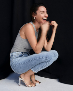 Carolina Ardohain feet photo thumbnail