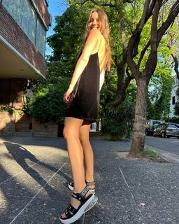 Carolina Ardohain feet photo thumbnail