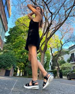 Carolina Ardohain feet photo thumbnail