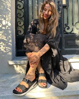 Carolina Ardohain feet photo thumbnail