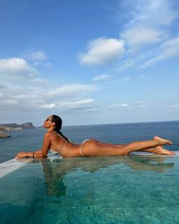 Carolina Ardohain feet photo thumbnail