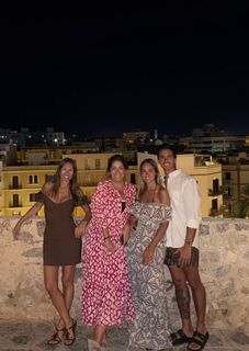 Carolina Ardohain feet photo thumbnail