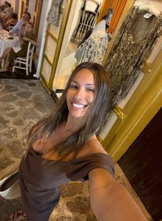 Carolina Ardohain feet photo thumbnail