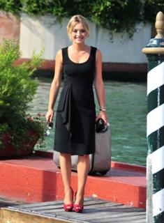 Carolina Crescentini feet photo 16
