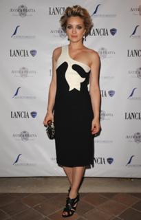 Carolina Crescentini feet photo 10