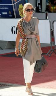Carolina Crescentini feet photo 2
