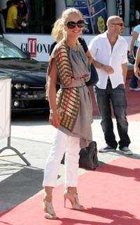 Carolina Crescentini feet photo 12