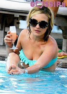 Carolina Crescentini feet photo 7