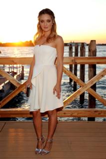 Carolina Crescentini feet photo 3