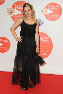 Carolina Crescentini feet photo 12