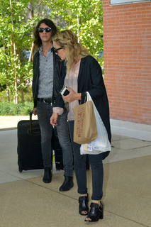 Carolina Crescentini feet photo 8
