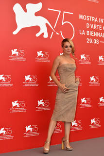 Carolina Crescentini feet photo 16