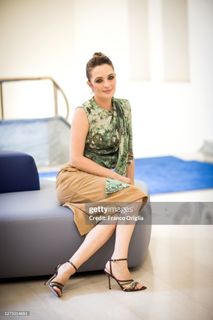 Carolina Crescentini feet photo 1