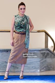 Carolina Crescentini feet photo 20