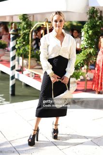 Carolina Crescentini feet photo 15