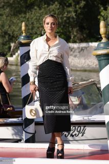 Carolina Crescentini feet photo 14