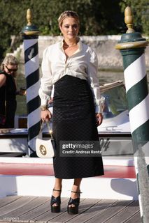 Carolina Crescentini feet photo 13