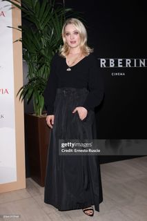 Carolina Crescentini feet photo 8