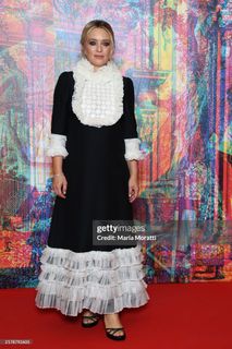 Carolina Crescentini feet photo 7