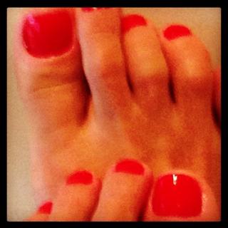 Carolina Dieckmann feet photo thumbnail