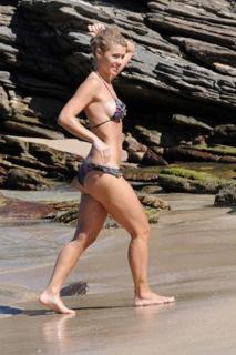Carolina Dieckmann feet photo thumbnail