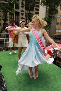 Carolina Dieckmann feet photo thumbnail