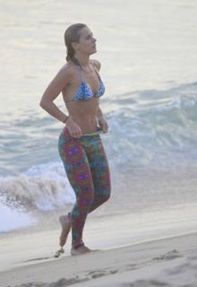 Carolina Dieckmann feet photo thumbnail