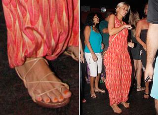 Carolina Dieckmann feet photo thumbnail