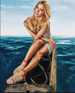 Carolina Dieckmann feet photo thumbnail