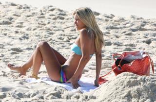 Carolina Dieckmann feet photo thumbnail