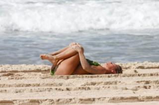 Carolina Dieckmann feet photo thumbnail