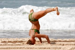 Carolina Dieckmann feet photo thumbnail