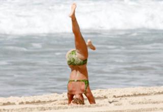 Carolina Dieckmann feet photo thumbnail