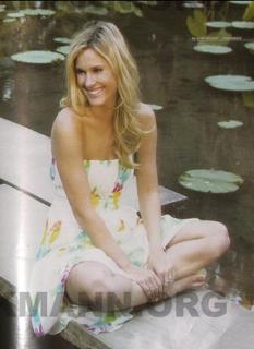 Carolina Dieckmann feet photo thumbnail