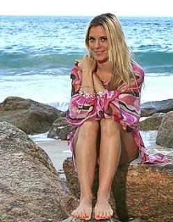 Carolina Dieckmann feet photo thumbnail