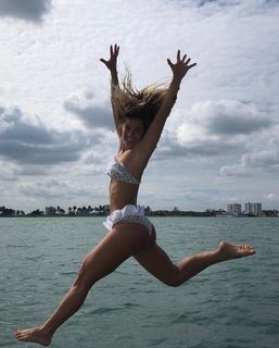 Carolina Dieckmann feet photo thumbnail