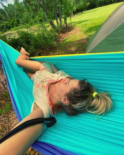 Carolina Dieckmann feet photo thumbnail