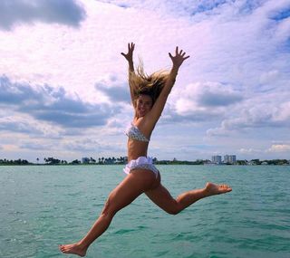 Carolina Dieckmann feet photo thumbnail