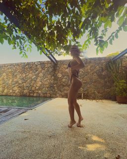 Carolina Dieckmann feet photo thumbnail