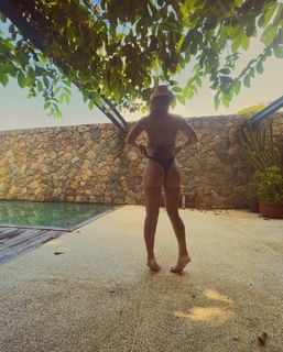 Carolina Dieckmann feet photo thumbnail