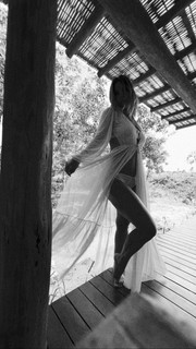 Carolina Dieckmann feet photo thumbnail