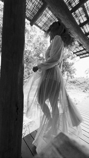 Carolina Dieckmann feet photo thumbnail