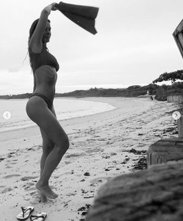 Carolina Dieckmann feet photo thumbnail
