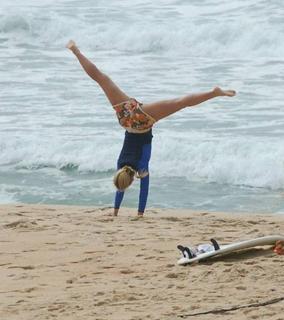 Carolina Dieckmann feet photo thumbnail