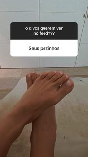 Carolina Dieckmann feet photo thumbnail