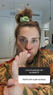 Carolina Dieckmann feet photo thumbnail