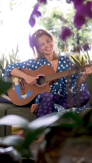 Carolina Dieckmann feet photo thumbnail