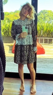 Carolina Dieckmann feet photo thumbnail