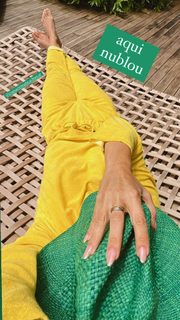 Carolina Dieckmann feet photo thumbnail