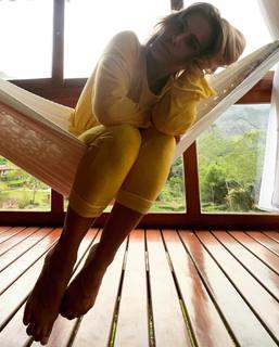 Carolina Dieckmann feet photo thumbnail